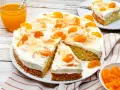 Ein saftiger Fantakuchen mit Mandarinen und Sahne, perfekt für das nächste Kaffeetrinken. Dieses Fantakuchen Rezept ist ein Genuss!