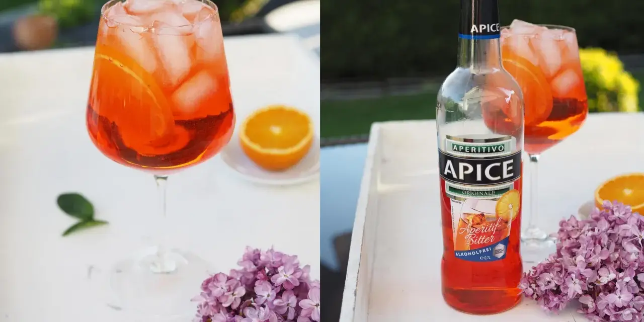 Erfrischender alkoholfreier Aperol mit Eis und Orangenscheiben, daneben eine Flasche Apice Aperitif Bitter.